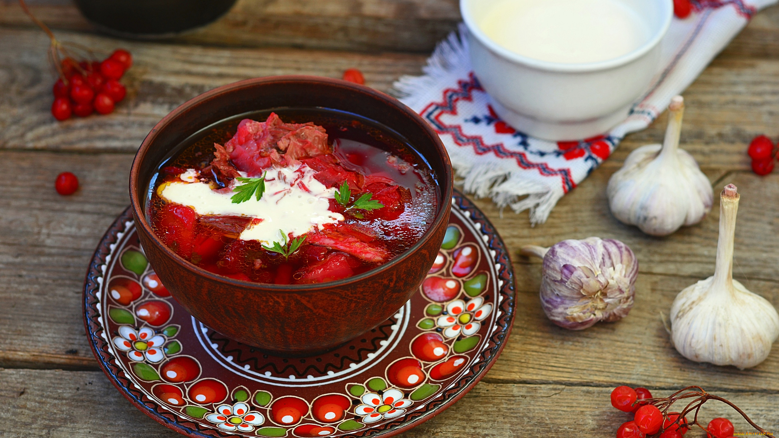 Борщ с пампушками и салом